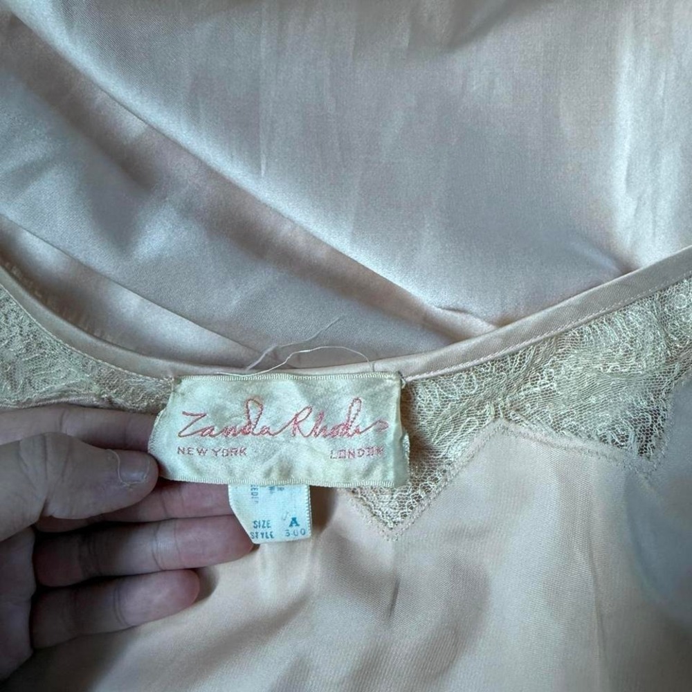 70s Satin Lounge Robe  Glamorous 70s Zandra Rhodes for Neiman Marcus - Picture 4 of 8